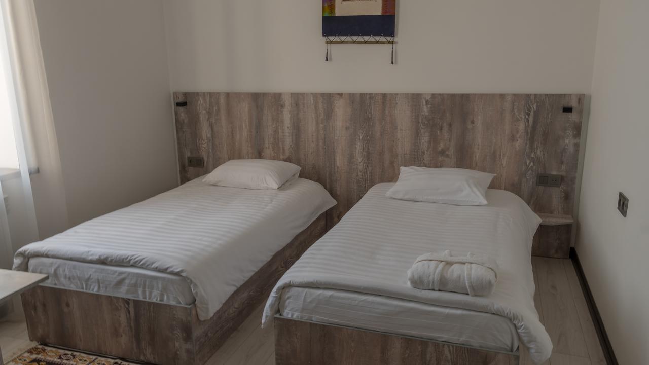 Home Guest Residence Бишкек Екстериор снимка