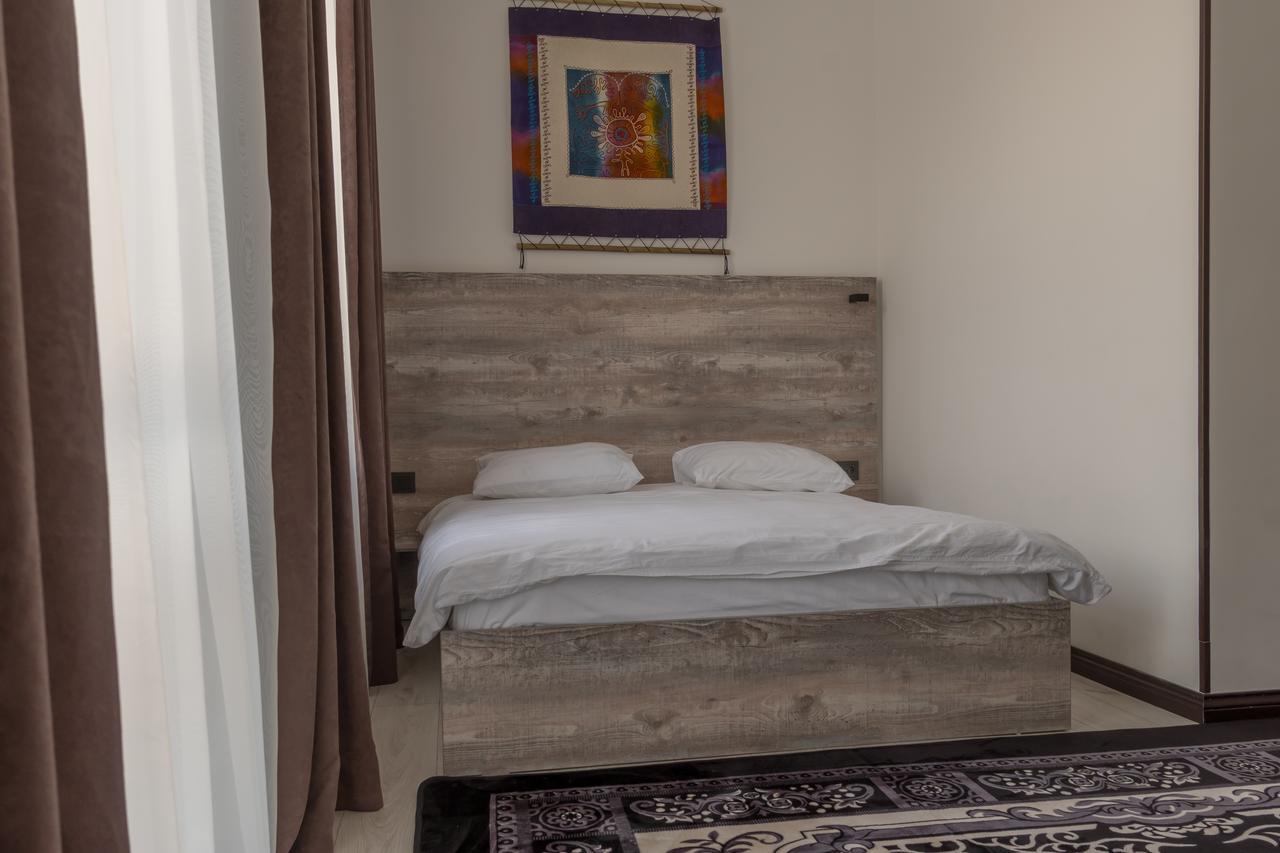 Home Guest Residence Бишкек Стая снимка